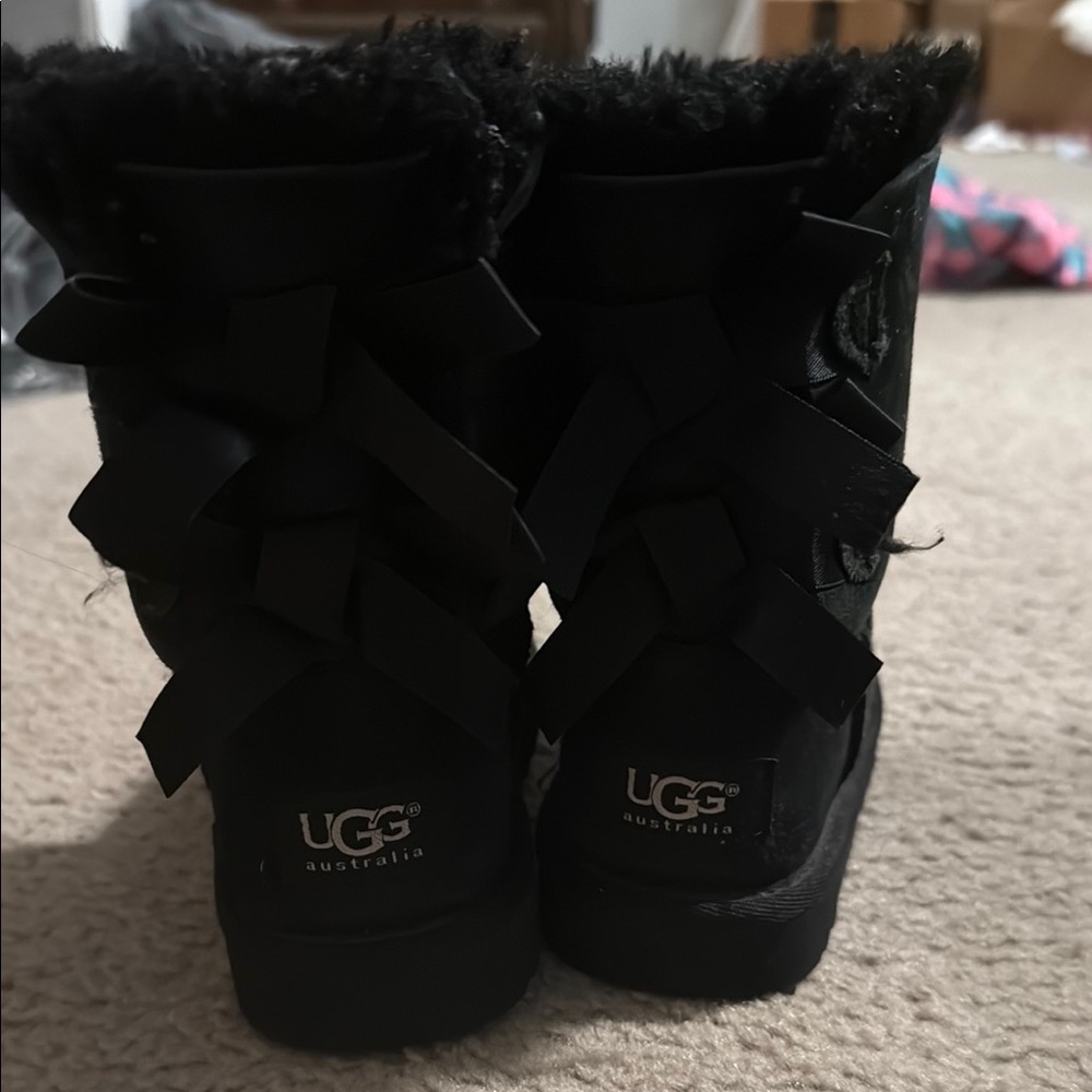 UGG Black Winter Boots with Sheepskin and Suede